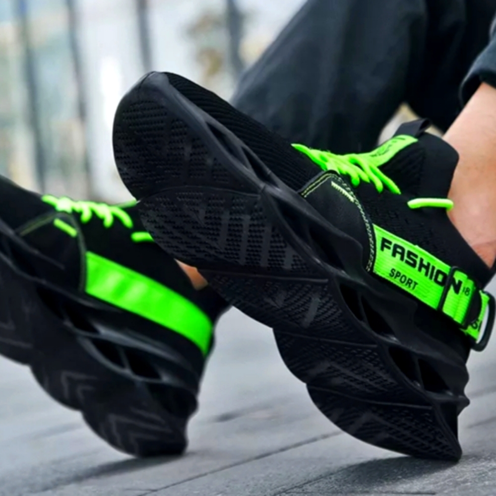 Black and Green lightweight Sneakers size 43/10